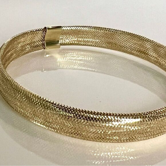 10K Woven Mesh Slip On Bracelet: An Elegant Accessory with Lifetime Guarantee - Picture 5 of 12